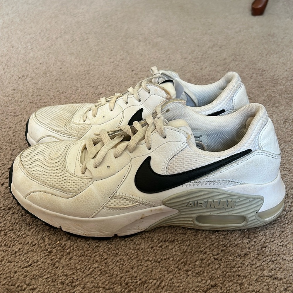 women’s size 9 white nike air max’s
